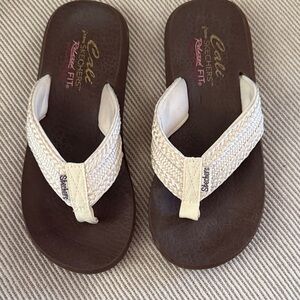 Skechers  Cream  Braided Strap Brown Footbed Flip Flops Cali  size 7